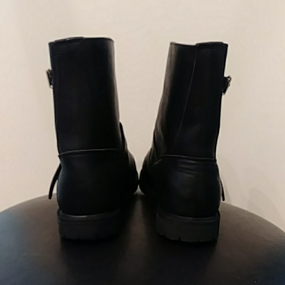 Frye Engineer Boot 8R - Picture 2 of 6